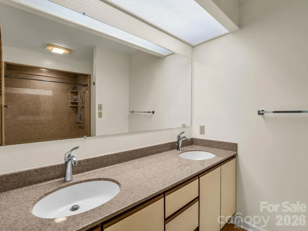341 Laurel Park Place Hendersonville, NC 28791