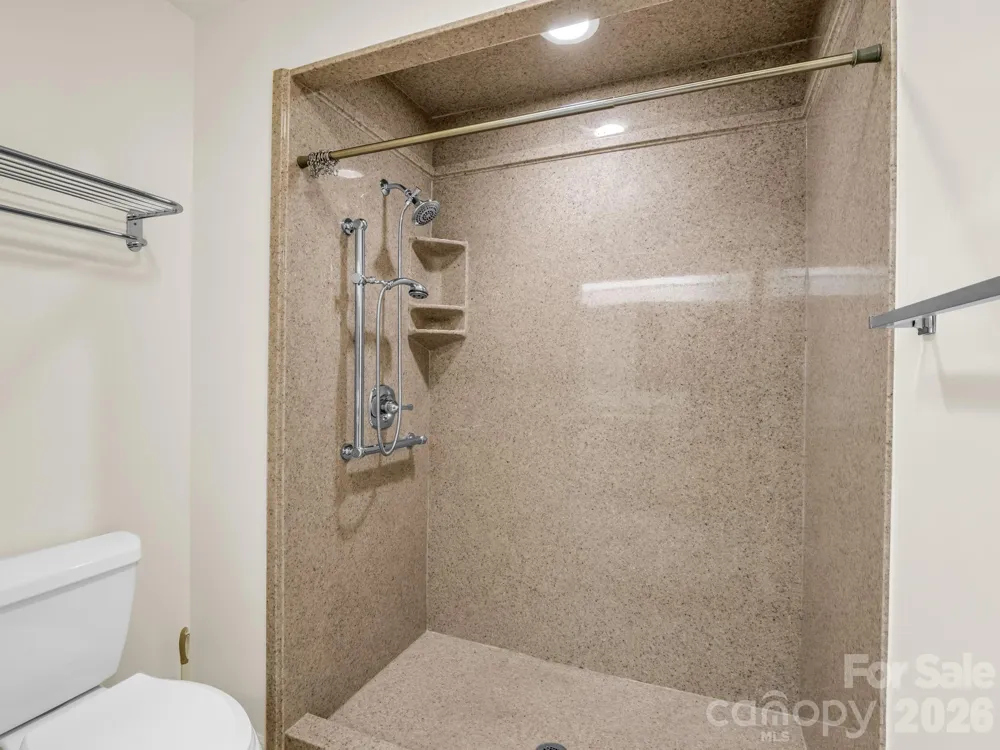 341 Laurel Park Place Hendersonville, NC 28791