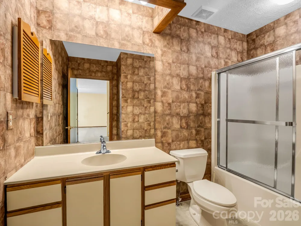 341 Laurel Park Place Hendersonville, NC 28791