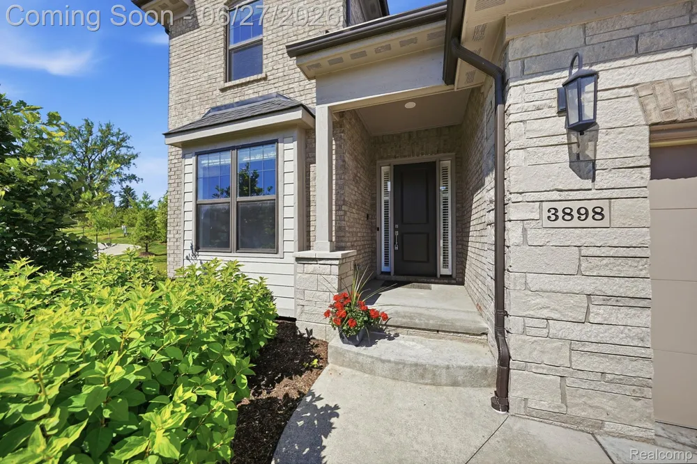 3898 Albatross Court Rochester Hills City, MI 48309