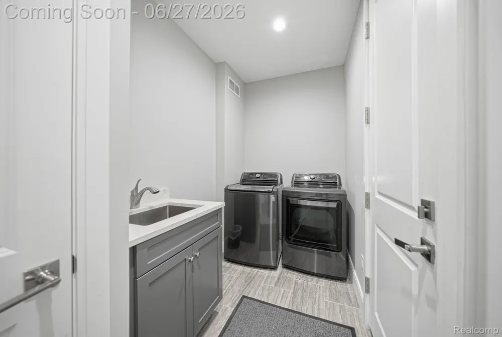 3898 Albatross Court Rochester Hills City, MI 48309