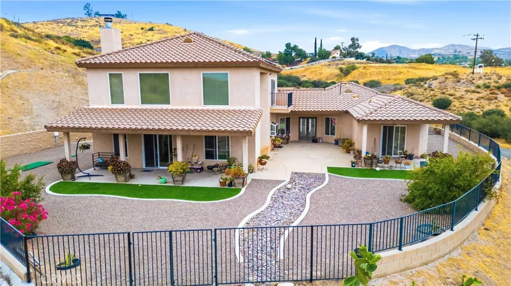 13675 Davenport Agua Dulce, CA 91390