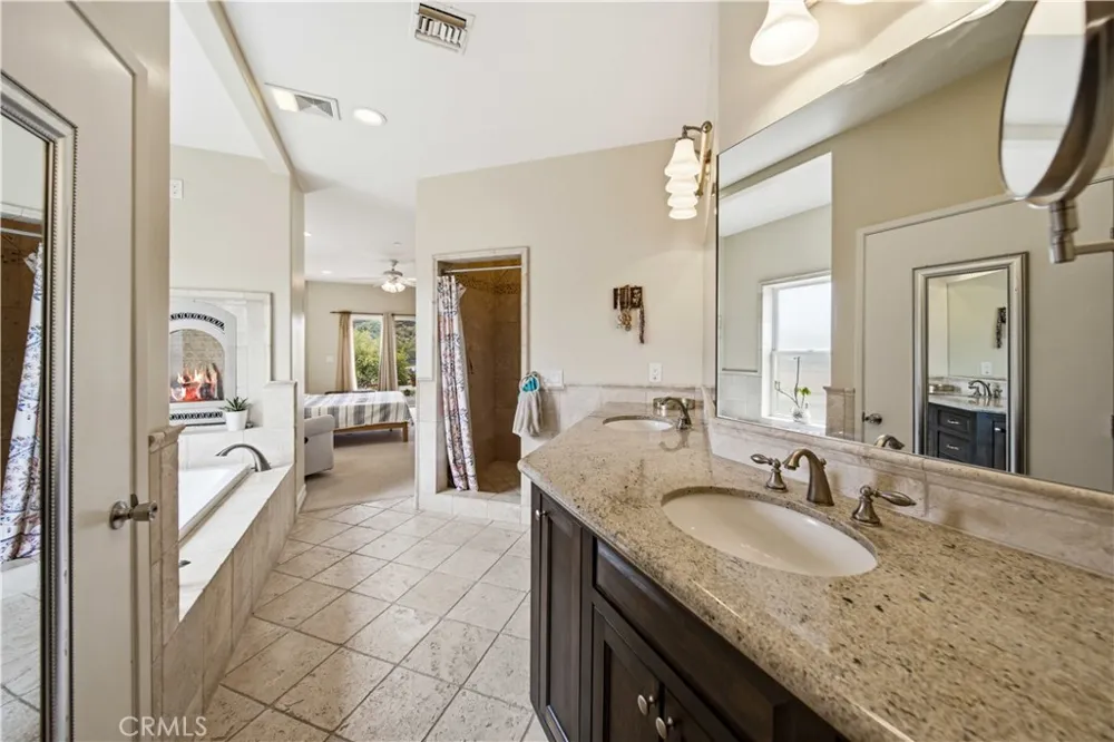 13675 Davenport Agua Dulce, CA 91390