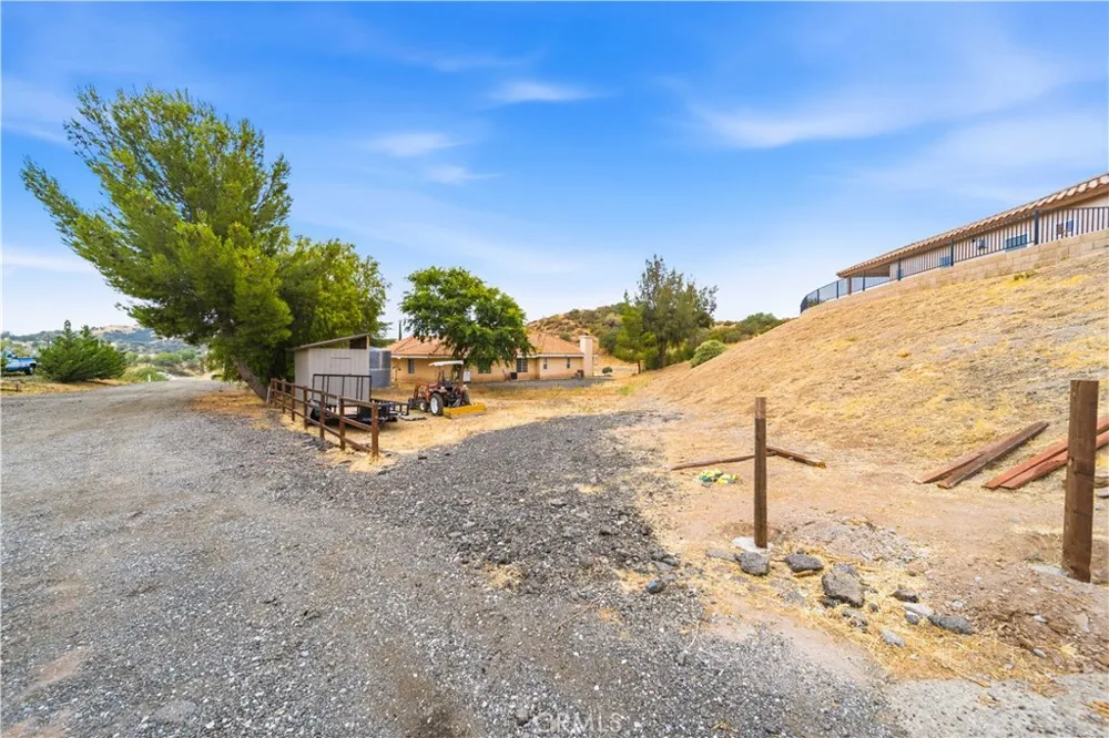 13675 Davenport Agua Dulce, CA 91390