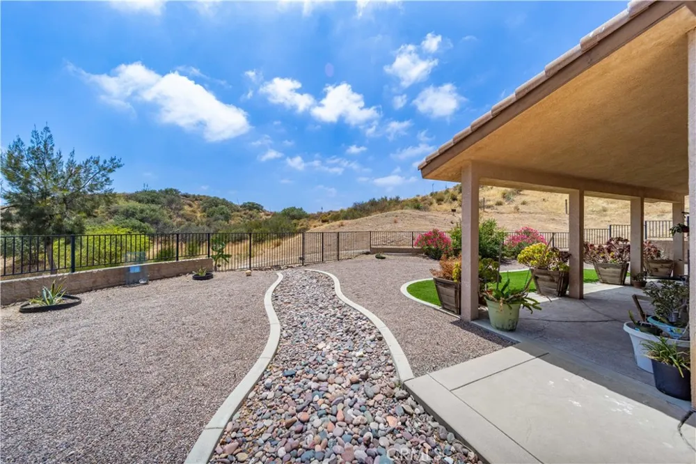 13675 Davenport Agua Dulce, CA 91390