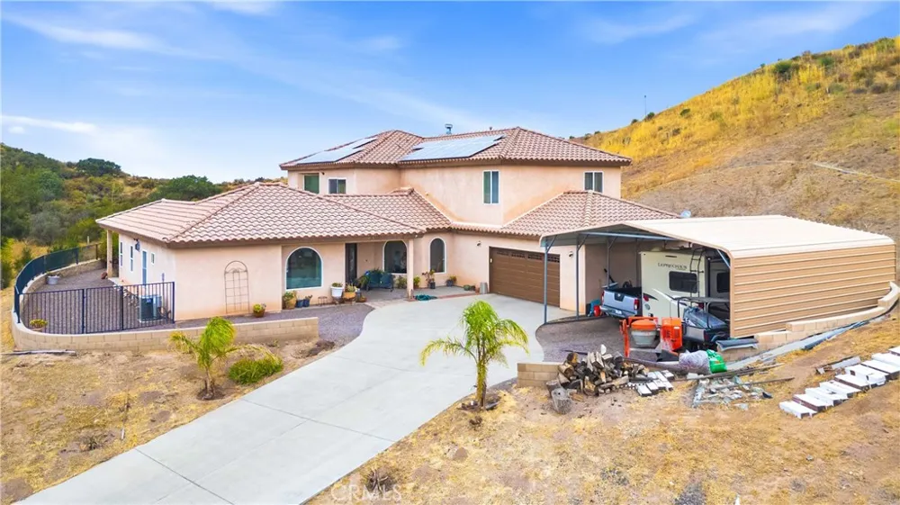 13675 Davenport Agua Dulce, CA 91390