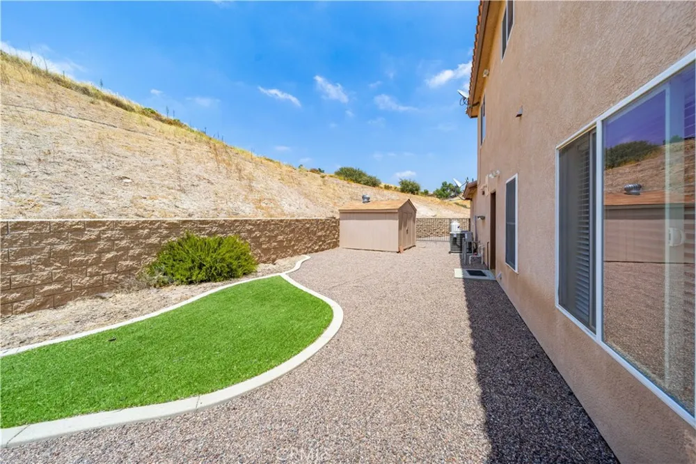 13675 Davenport Agua Dulce, CA 91390
