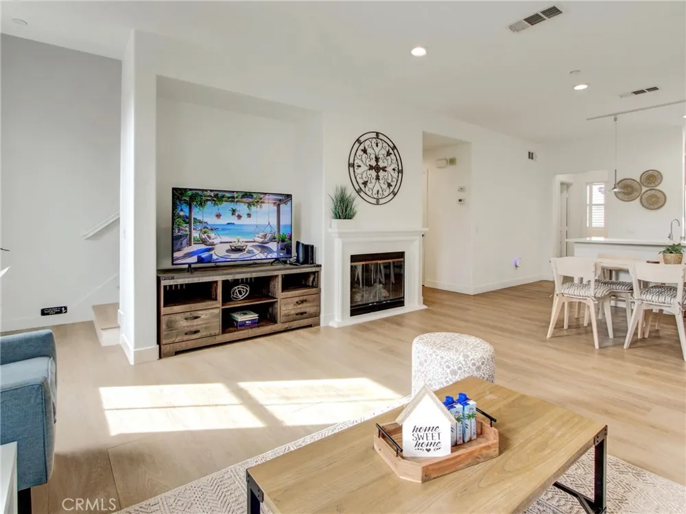 8056 Torino Stanton, CA 90680