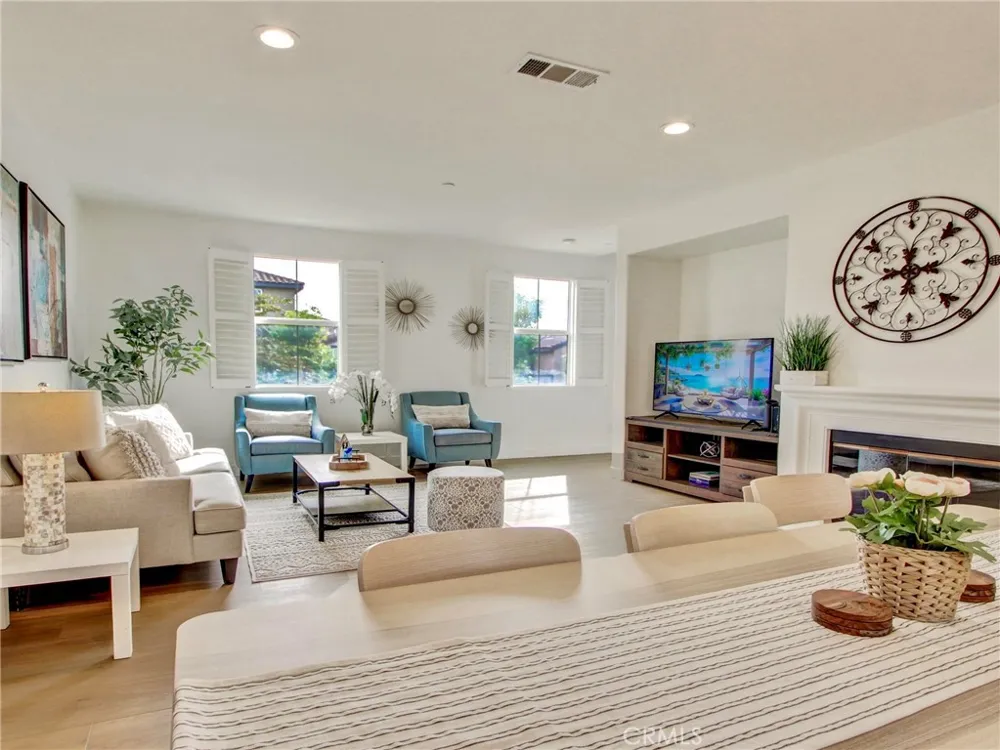 8056 Torino Stanton, CA 90680
