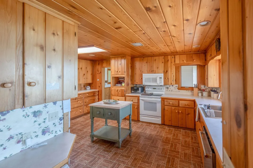 5254 Manitou Trail Leland Township, MI 49654