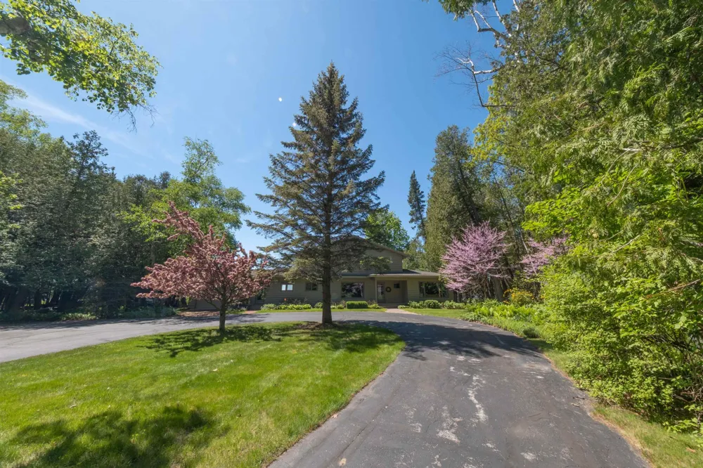 5254 Manitou Trail Leland Township, MI 49654
