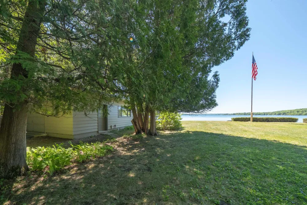 5254 Manitou Trail Leland Township, MI 49654