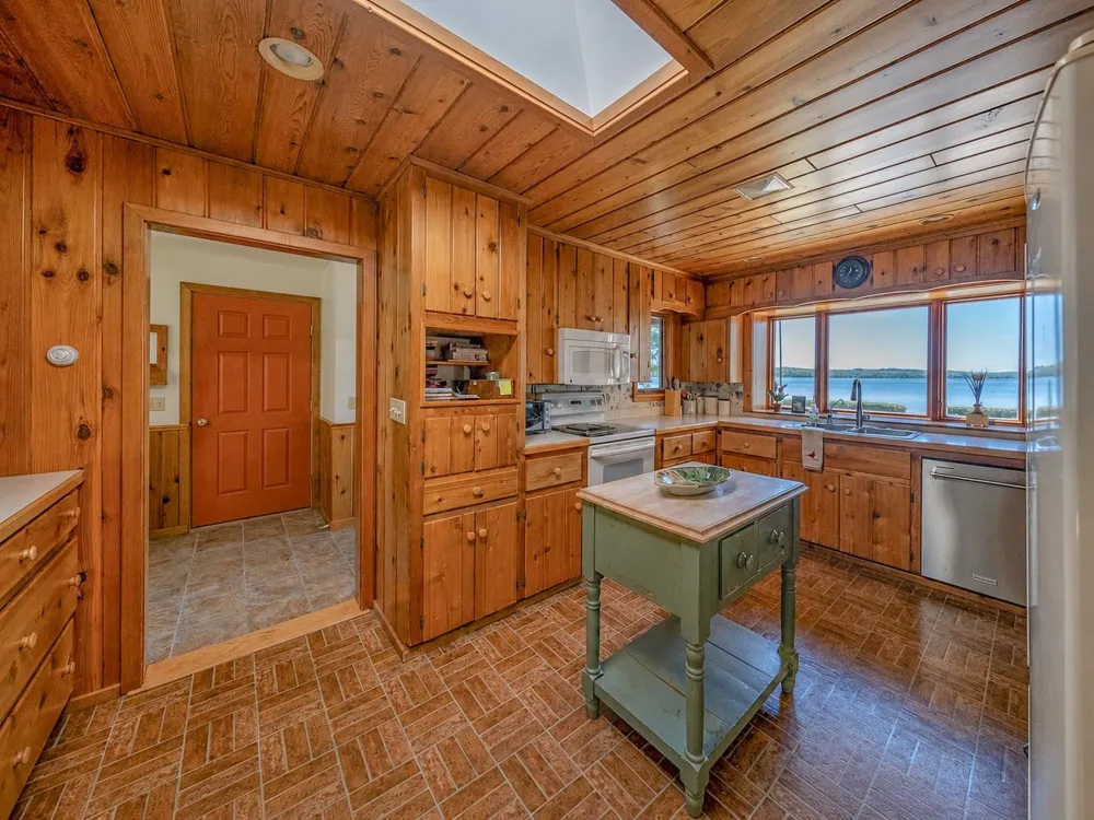 5254 Manitou Trail Leland Township, MI 49654