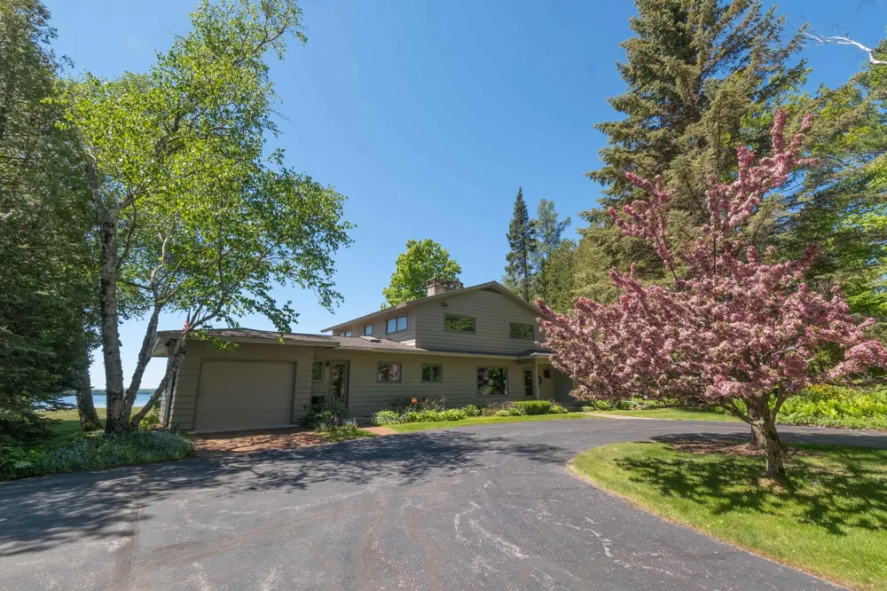 5254 Manitou Trail Leland Township, MI 49654