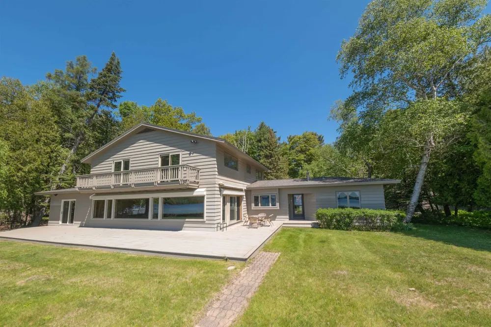 5254 Manitou Trail Leland Township, MI 49654
