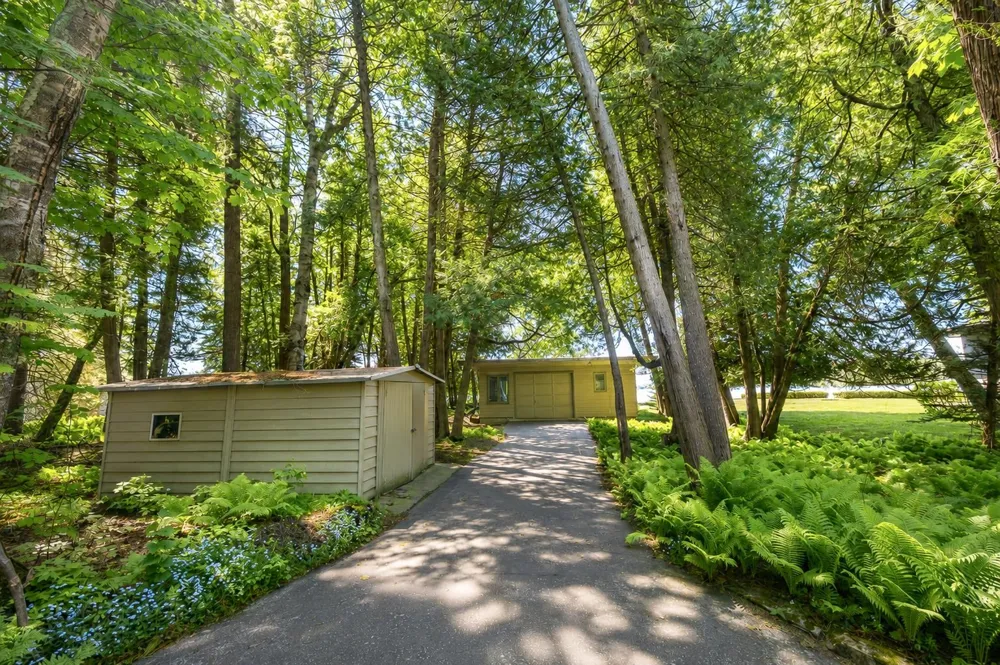 5254 Manitou Trail Leland Township, MI 49654