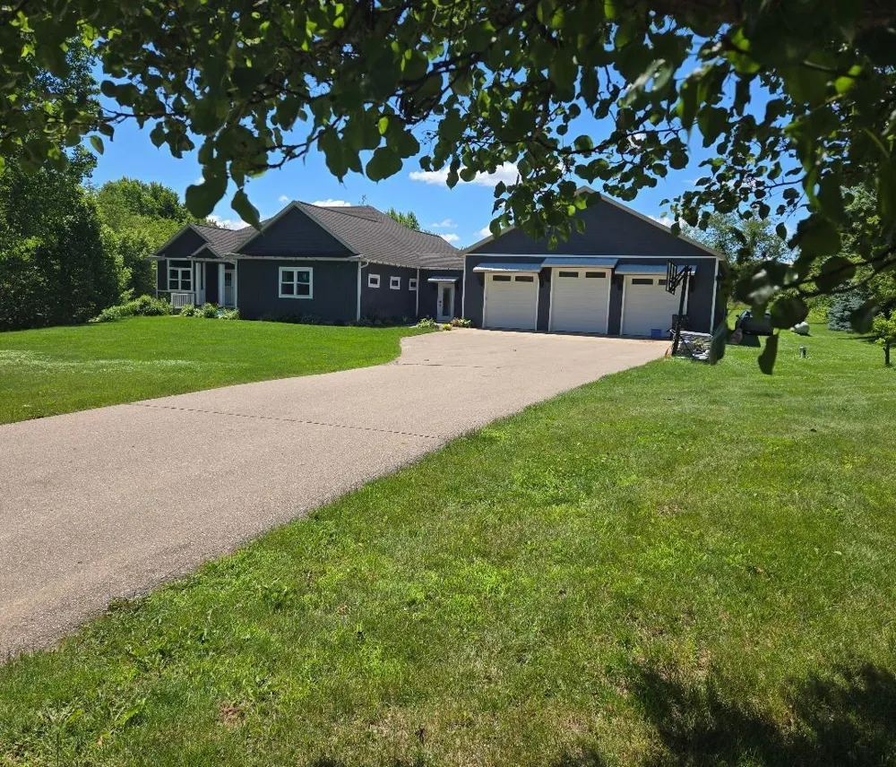 884 Stoney Hill Court Wayland, MI 49348