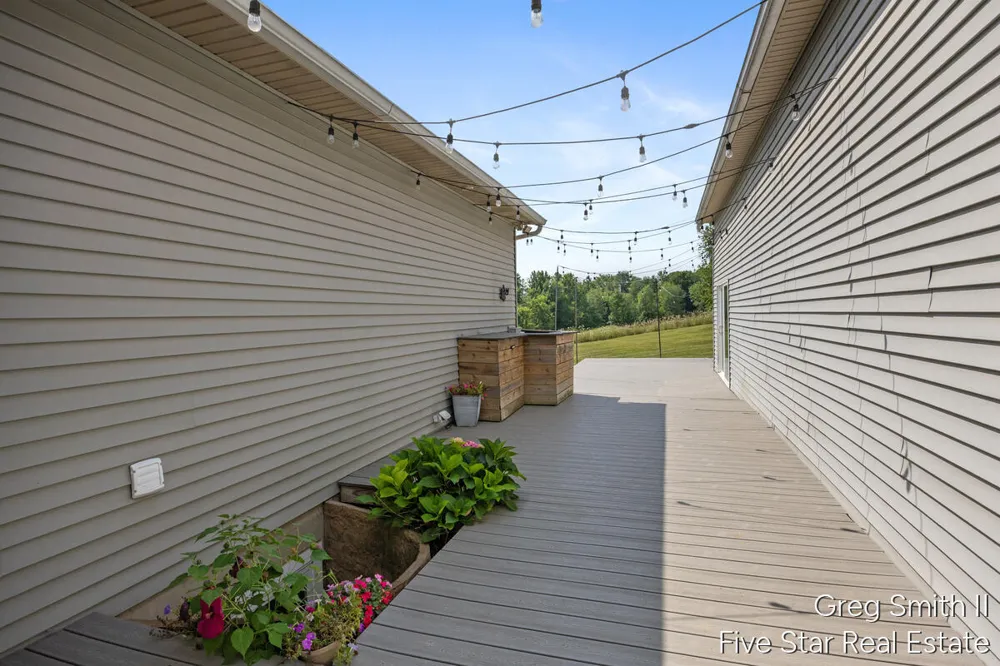 884 Stoney Hill Court Wayland, MI 49348