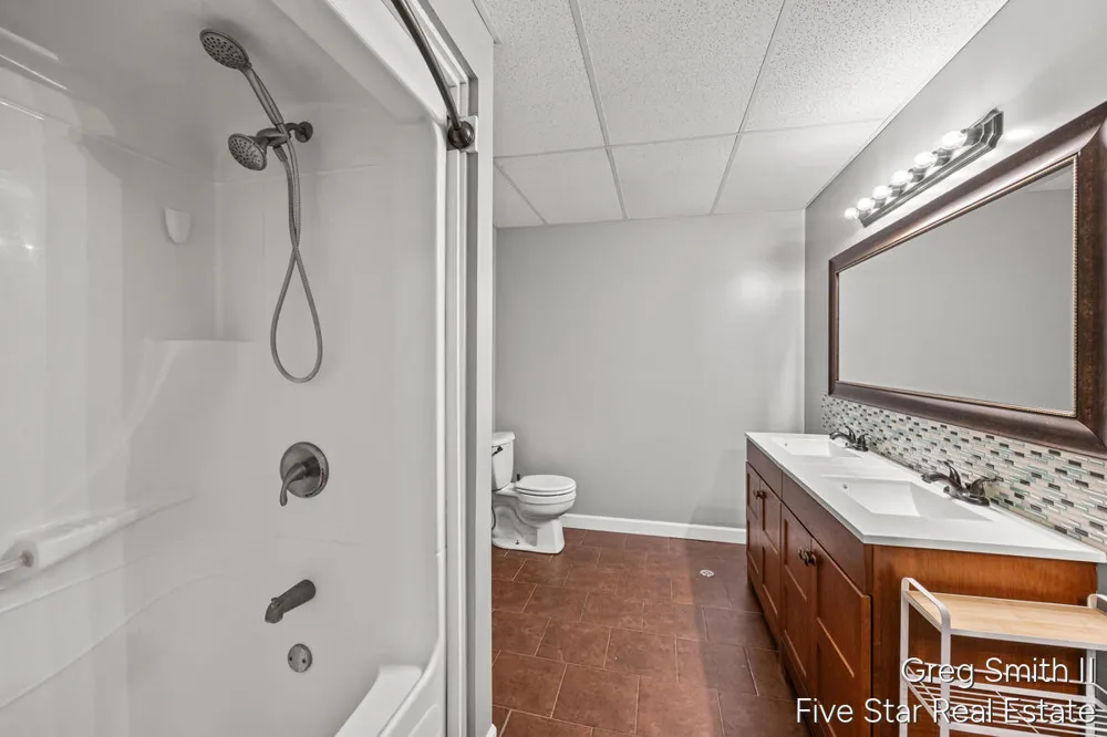 884 Stoney Hill Court Wayland, MI 49348