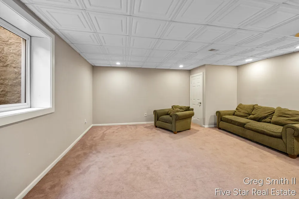 884 Stoney Hill Court Wayland, MI 49348