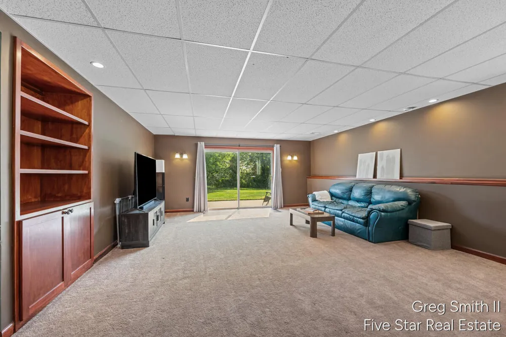 884 Stoney Hill Court Wayland, MI 49348