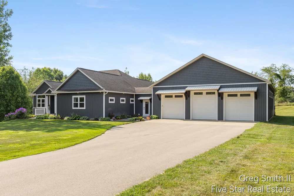 884 Stoney Hill Court Wayland, MI 49348