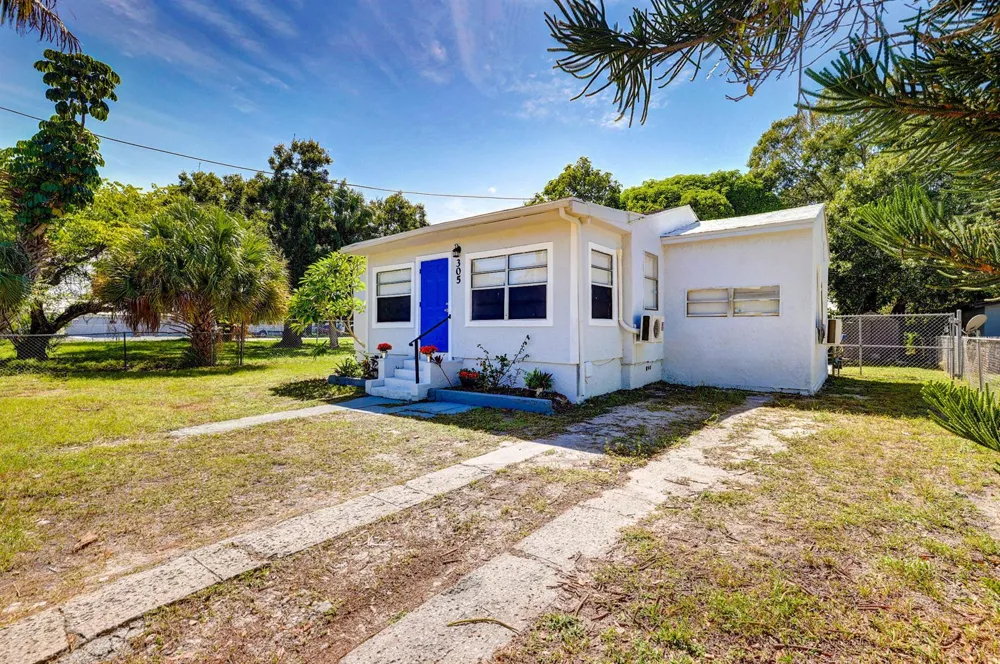 305 13th Street Fort Pierce, FL 34950