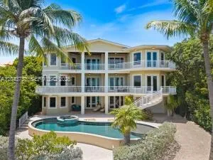 104 Coastal Dr Key Largo, FL 33037