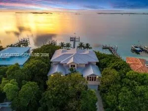 104 Coastal Dr Key Largo, FL 33037