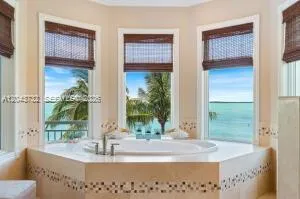 104 Coastal Dr Key Largo, FL 33037