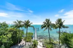 104 Coastal Dr Key Largo, FL 33037