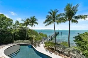 104 Coastal Dr Key Largo, FL 33037