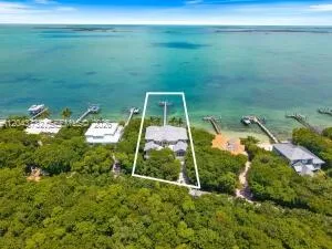 104 Coastal Dr Key Largo, FL 33037
