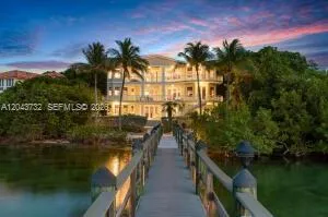 104 Coastal Dr Key Largo, FL 33037