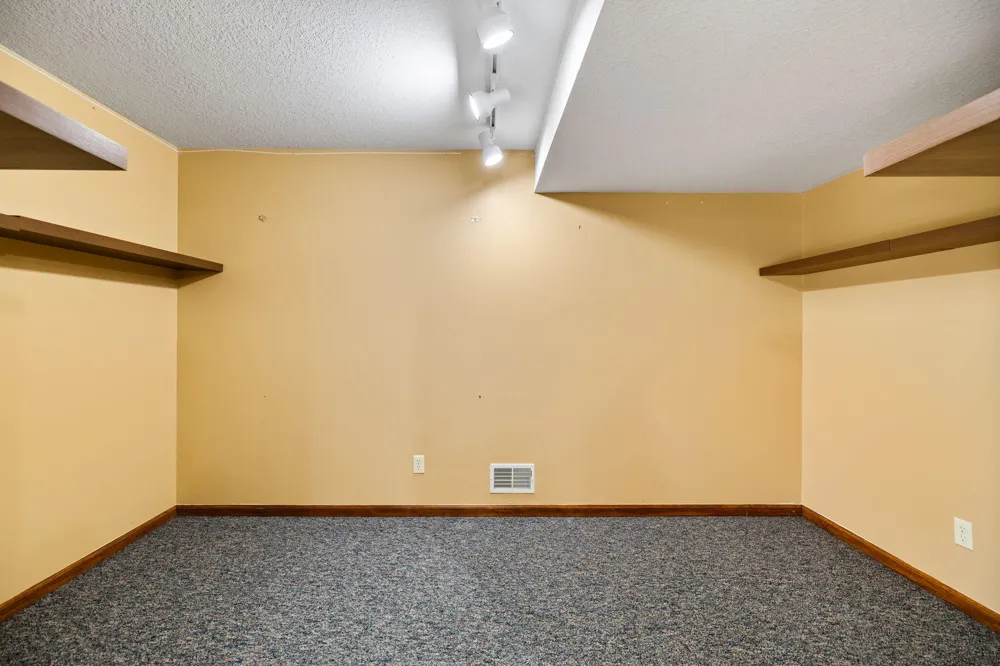15445 Holly Drive Thompsonville, MI 49683