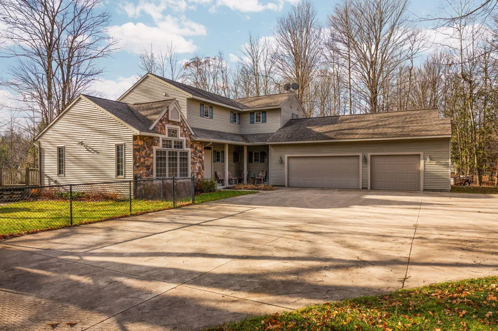 15445 Holly Drive Thompsonville, MI 49683