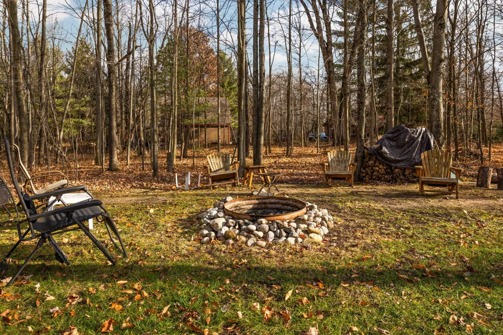 15445 Holly Drive Thompsonville, MI 49683