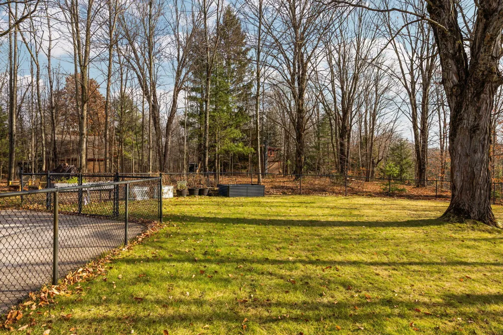 15445 Holly Drive Thompsonville, MI 49683