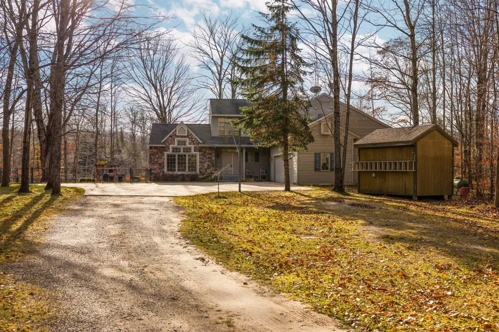 15445 Holly Drive Thompsonville, MI 49683