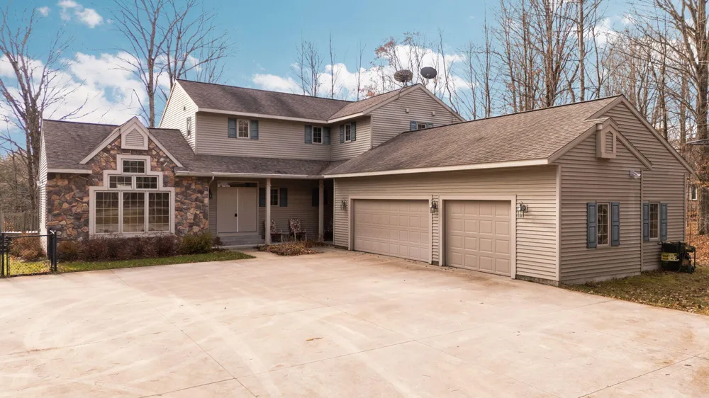 15445 Holly Drive Thompsonville, MI 49683