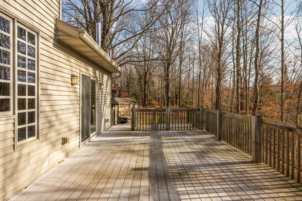 15445 Holly Drive Thompsonville, MI 49683