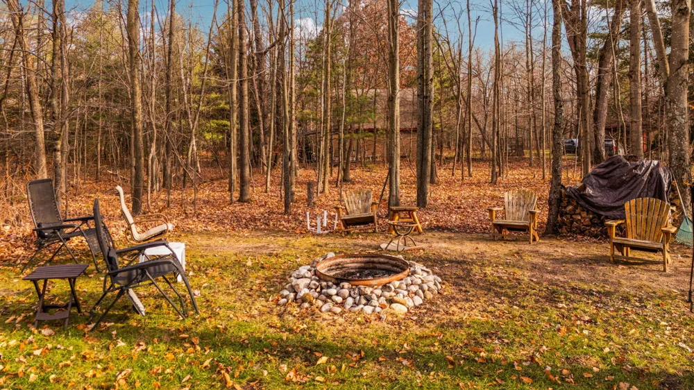 15445 Holly Drive Thompsonville, MI 49683