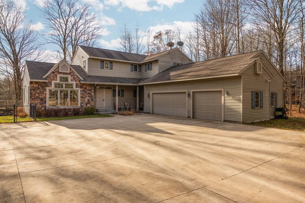 15445 Holly Drive Thompsonville, MI 49683