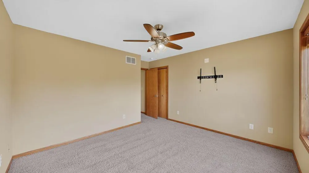 634 8th Street SW Pine Island, MN 55963