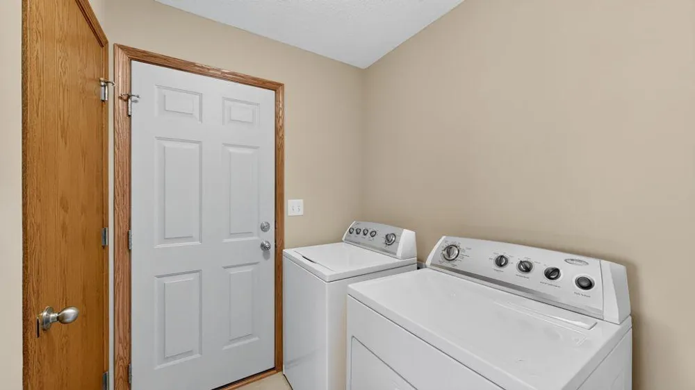 634 8th Street SW Pine Island, MN 55963