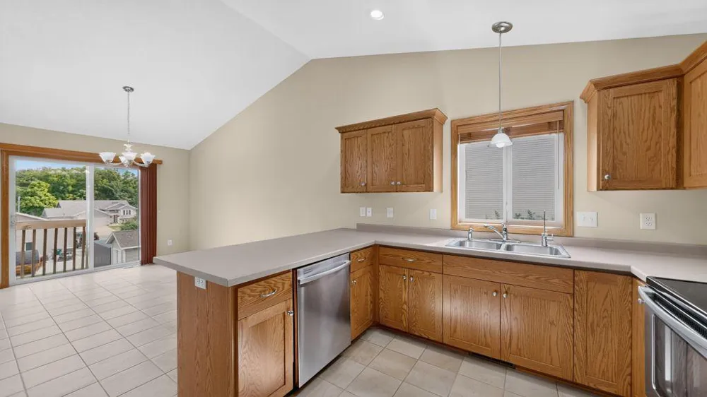 634 8th Street SW Pine Island, MN 55963