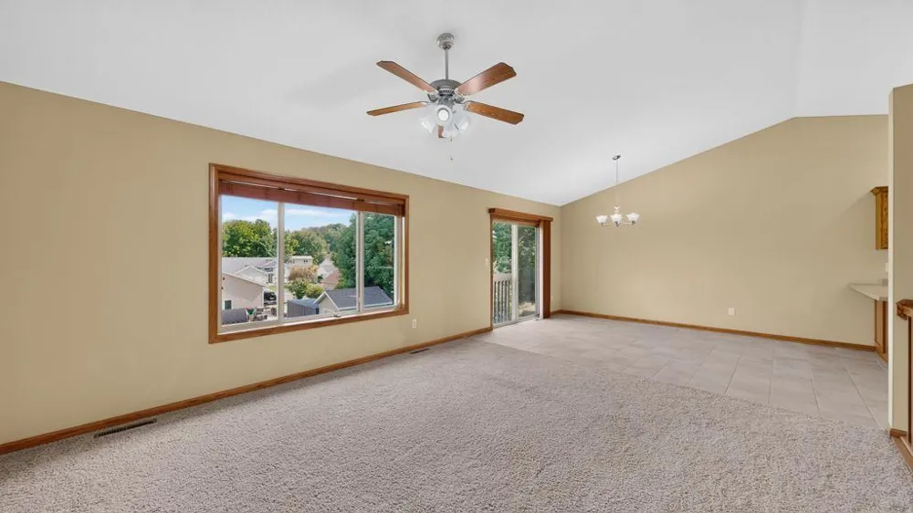 634 8th Street SW Pine Island, MN 55963