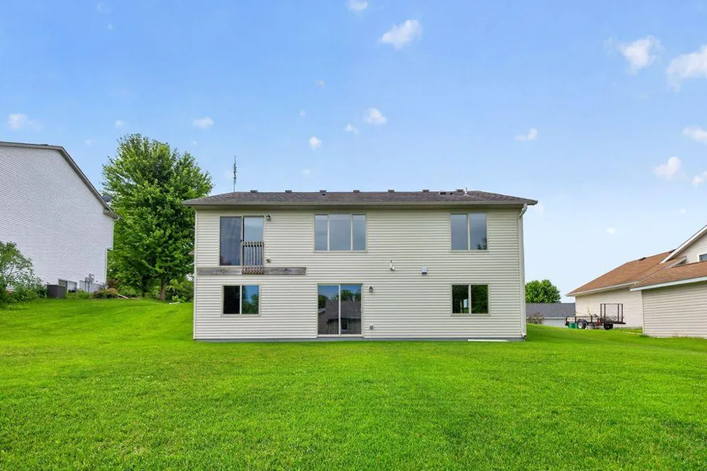 634 8th Street SW Pine Island, MN 55963