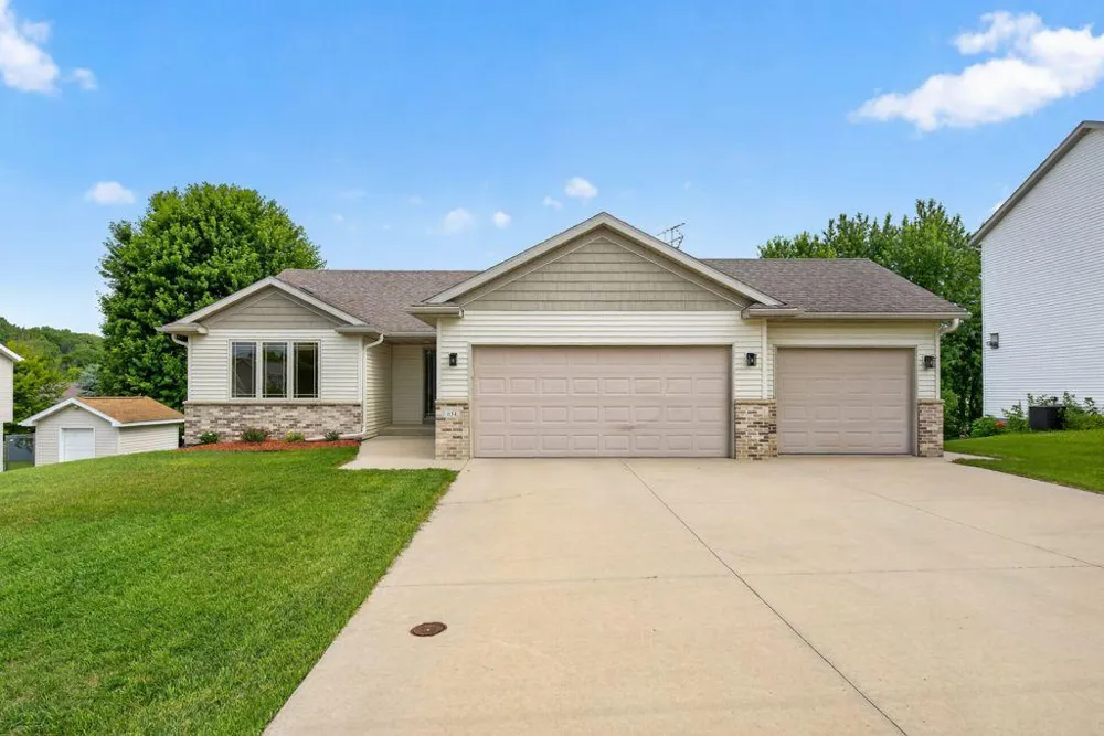 634 8th Street SW Pine Island, MN 55963