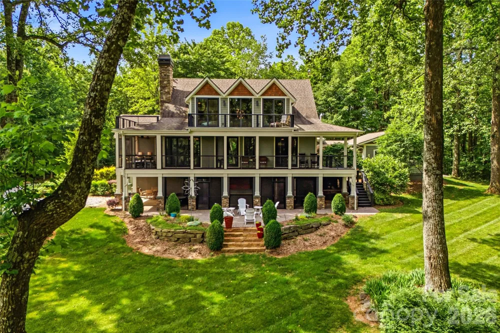 233 Tanglewood Lane Saluda, NC 28773